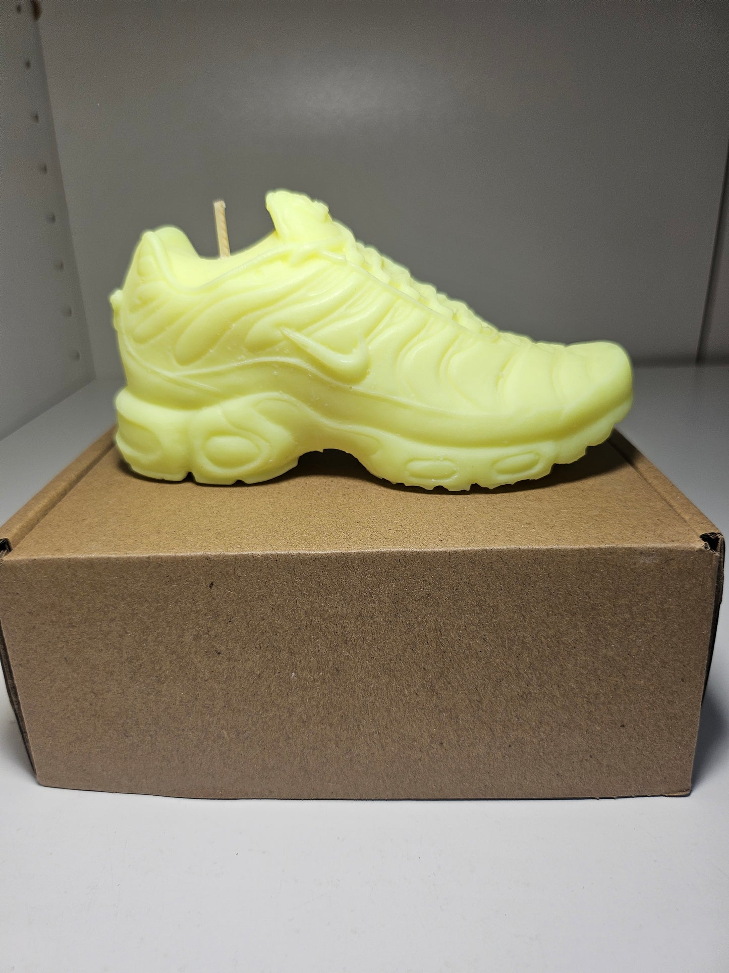 V6Sneaker Candle – Sneaker-Inspired Luxury Candles