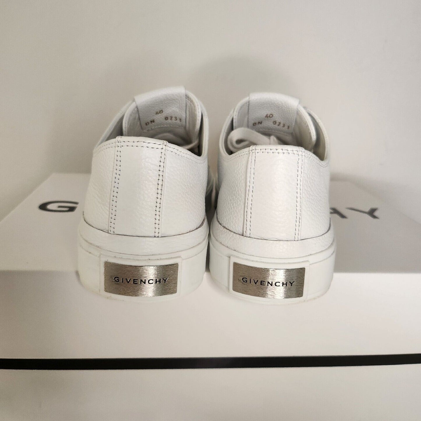 Givenchy City Low Sneakers White : BE001NE145 10040 (Size Euro 40/UK 6.5)